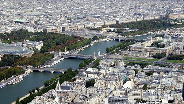 <br />
В Париже проходит молодежный марш в защиту климата<br />

