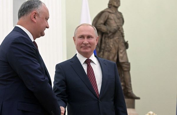 <br />
Додон поздравил Путина с днём рождения<br />
